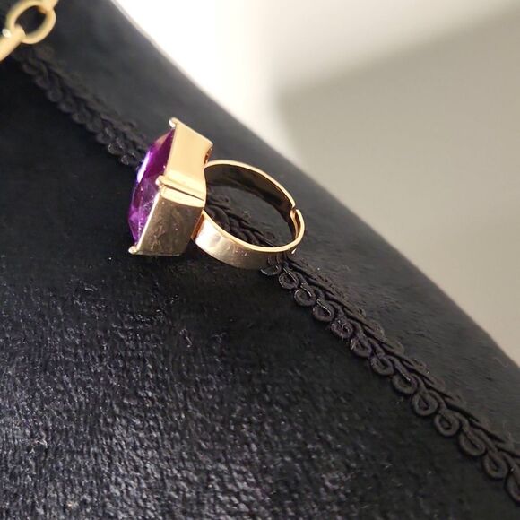 Regal Purple Gemstone Statement Necklace – Gold-Tone Chain - Picture 2 of 5